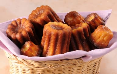 Cannelés bordelais