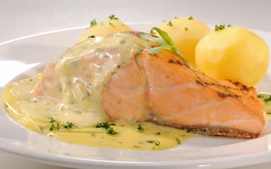 Saumon grillé sauce béarnaise
