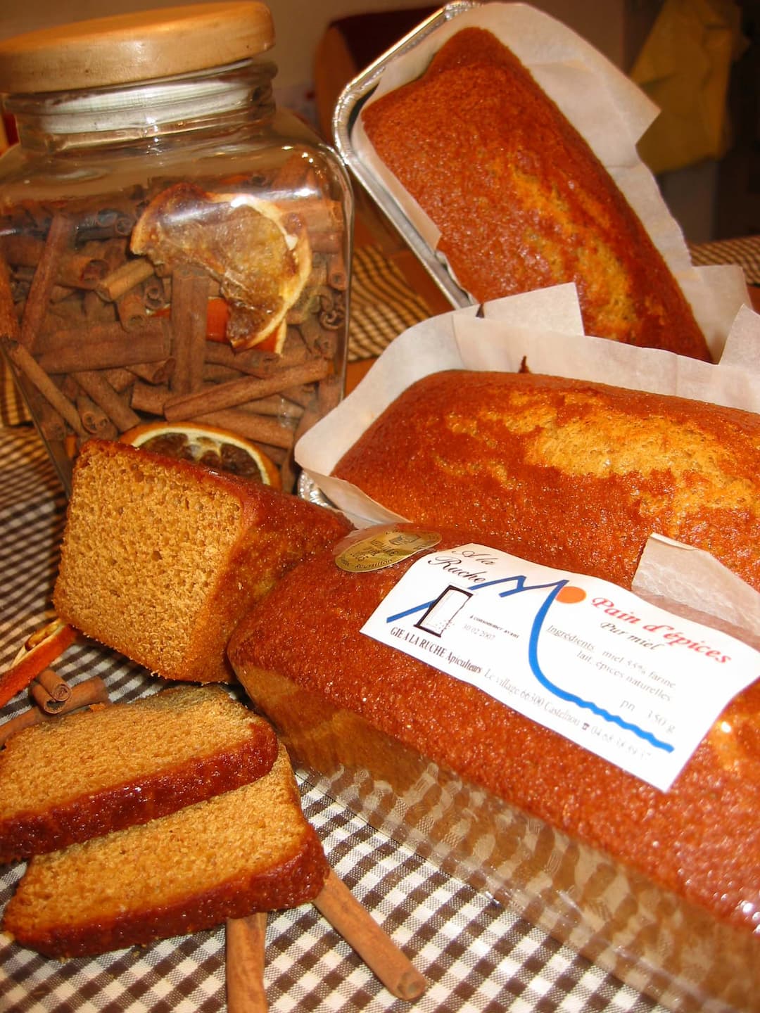 Le pain d'épices de Castelnou, préparé et cuit sur place tous les jours.