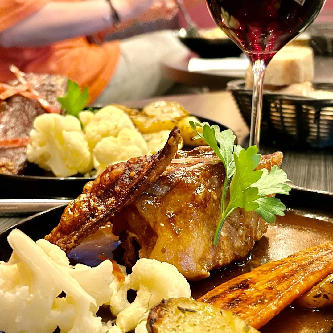 Rouelle de porc cuisinée par Christophe Binet (La Place Beauvais)